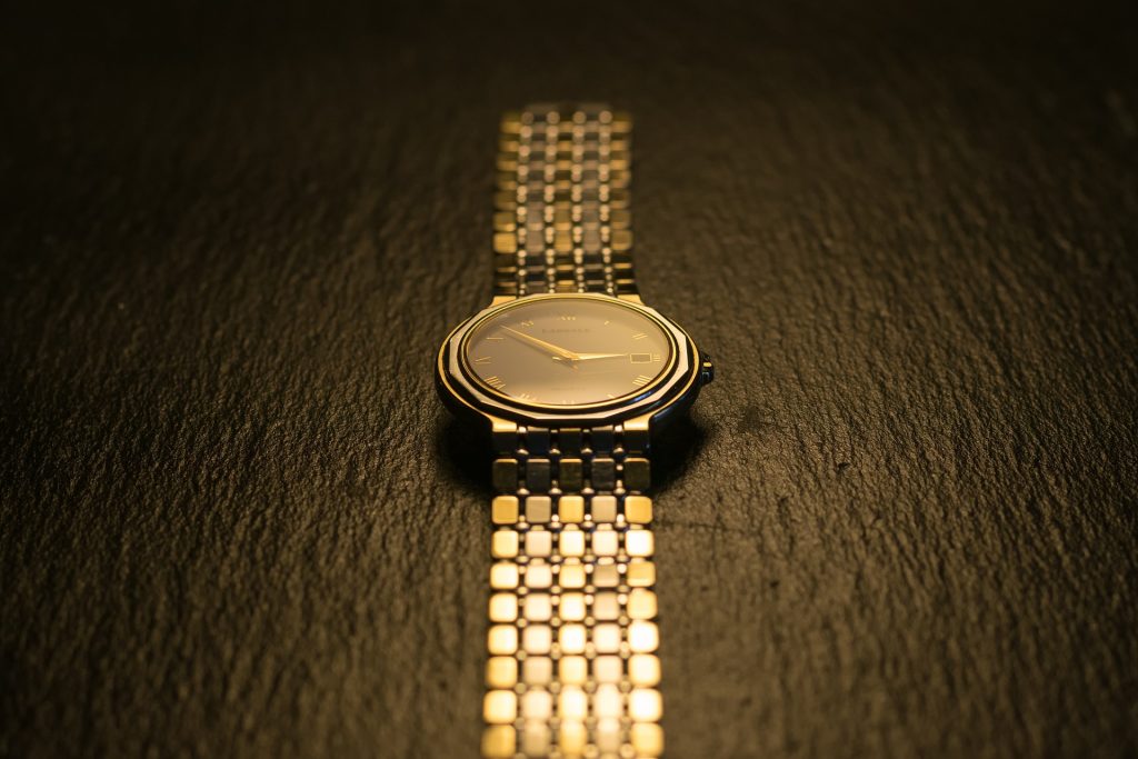 men watch